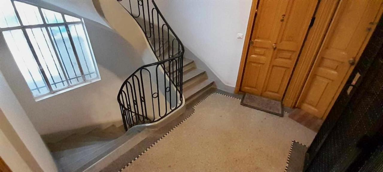 Appartamento Avec Balcon Dans Calme Avec Gardien -