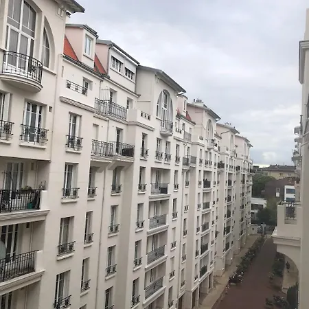 Au Calme, Avec Balcon, Bail Mobilite Ok Paris