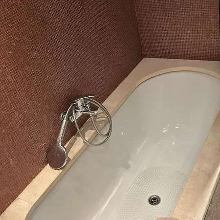 Apartment Au Calme, Avec Balcon, Bail Mobilite Ok *